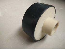 Fabricación de tubos preaislados de plástico compuesto